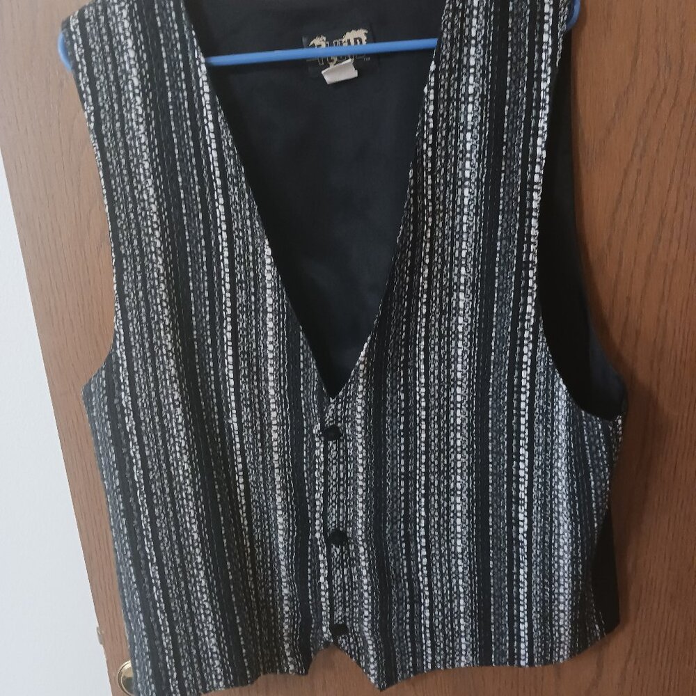Fliud extra large black and white vest